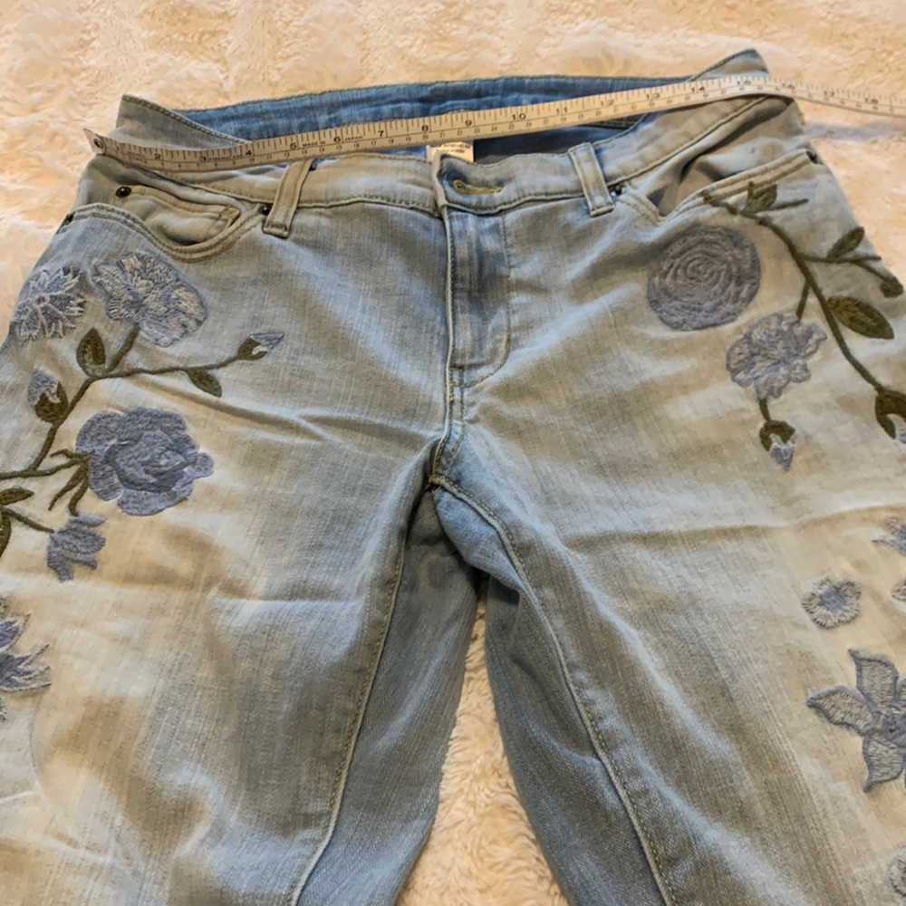 Floral patch jeans size 8